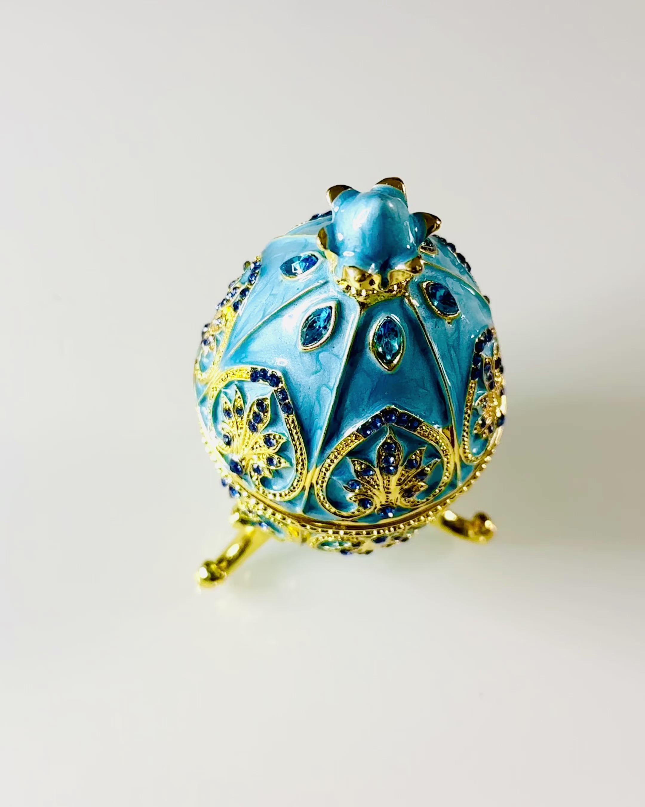 Himmlisches Fabergé-Ei – Emaillierter Schmuckorganisator - Farbe Himmelblau. Personalisierung mit Gravur
