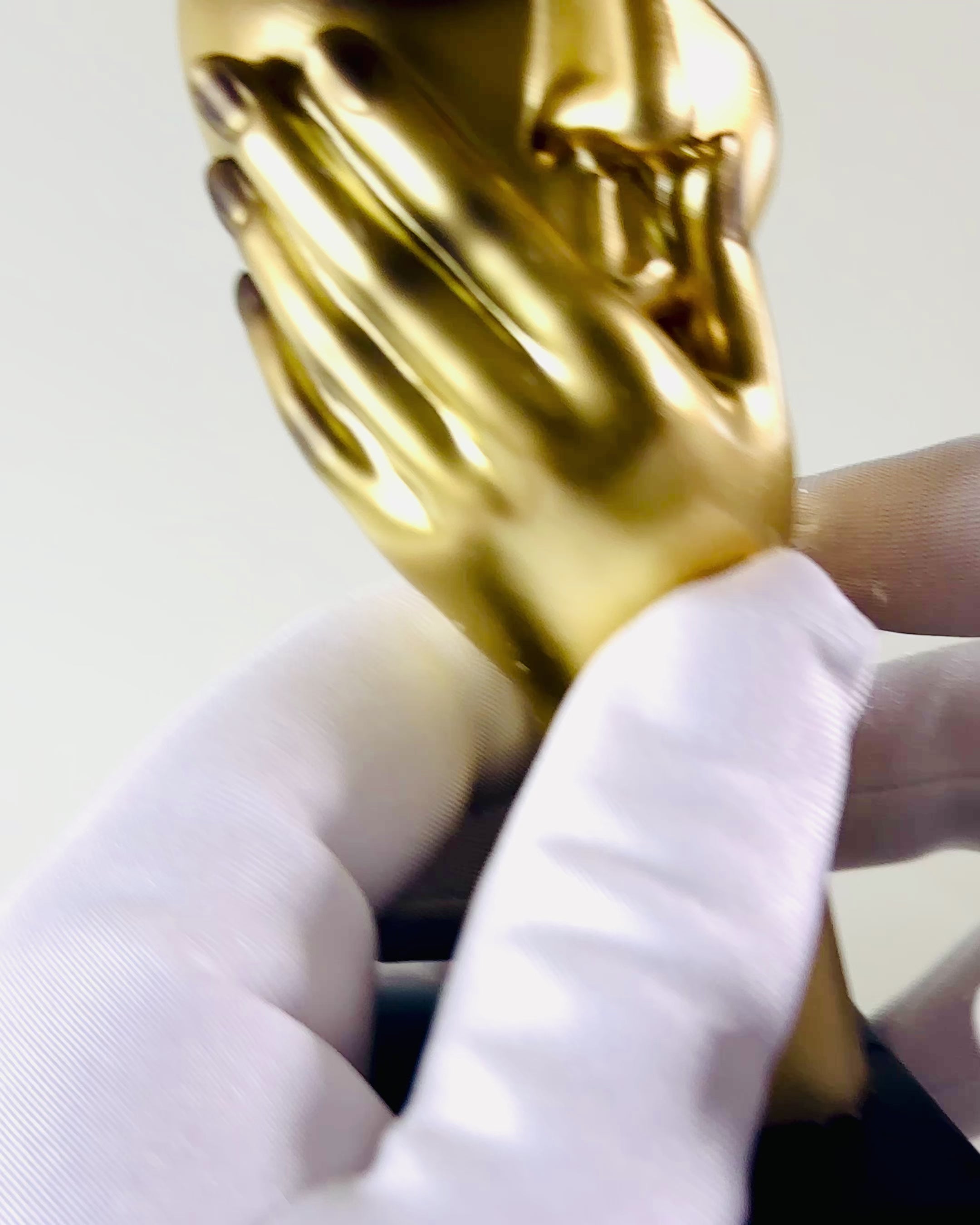 Abstrakte Handskulptur "Berührung der Kunst" - Bürodekoration im europäischen Stil, Personalisierung mit Gravur 2 Stück