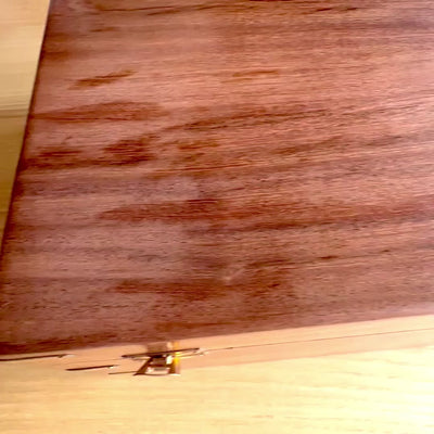 Messing-Sextant mit Gravur in Holzkiste