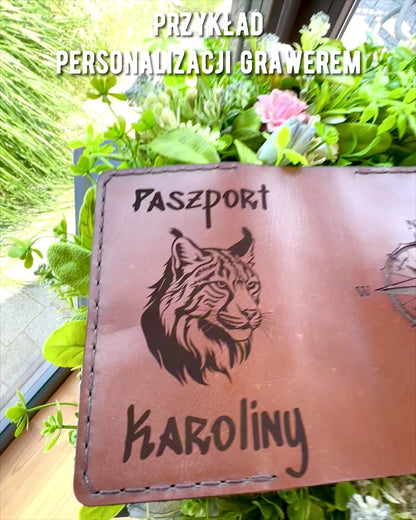 Etui „Reisender“ - Lederhülle für den Reisepass, Personalisierung mit Gravur - 2 Farbvarianten