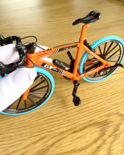 Miniaturmodell aus Metall Fahrrad Sammlerstück "Speed Rider 1.2" – Personalisierung mit Gravur als Geschenk, 2 Farbvarianten