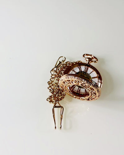 Vintage-Taschenuhr mit transparentem Zifferblatt und Skelettmechanismus