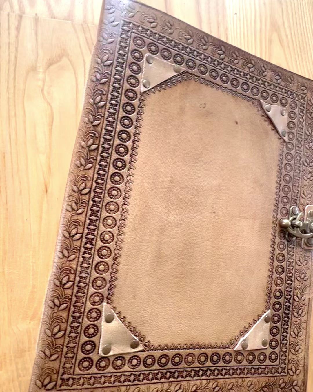 Leder-Erinnerungsbuch Erbe – personalisiertes Notizbuch 25 × 33 cm