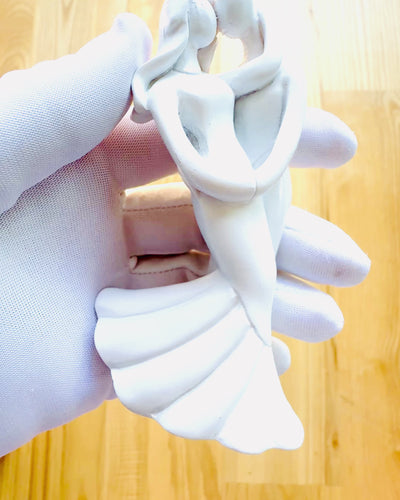 Elegante Verbindung - Kleine Dekorationsfigur mit Gravuroption - Farbe Weiß