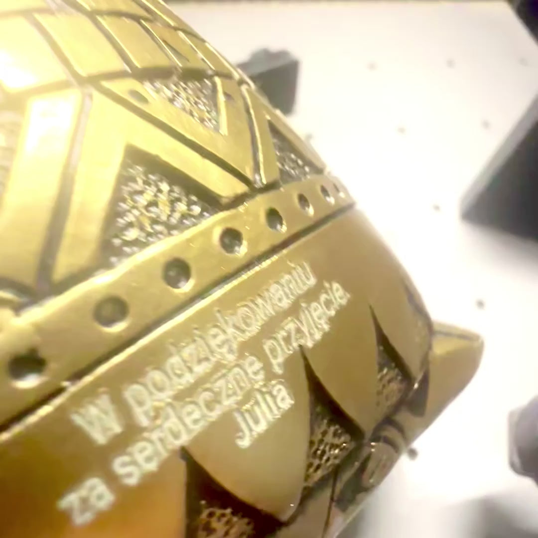Eule der Weisheit mit der Möglichkeit einer personalisierten Gravur, Dekoration in Gold und Schwarz, Höhe 13,6 cm, ideales Geschenk für jeden Anlass