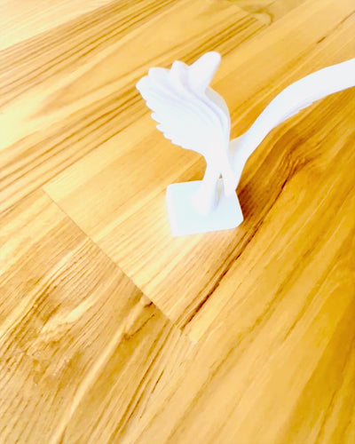 Elegante Engelsflügel-Figur 15 cm hoch – "Geflügelte Wächter", personalisierbar mit Gravur als Geschenk, Personalisierung, 2 Farbvarianten