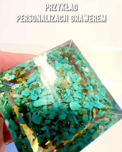 Orgonit-Energiepyramide der Kosmischen Energie - Amulett mit Amethyst und Spänen