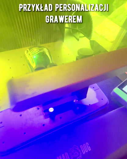 Handgefertigte kleine Tasse mit Gravurmöglichkeit, indisches Glas, personalisierbar als Geschenk, Gravur. Dunkle Farbe.