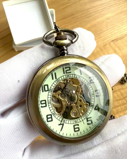 Klassische Taschenuhr "Oldtimer" - stilvolle Retro-Eleganz, personalisierbar mit Gravur als Geschenk