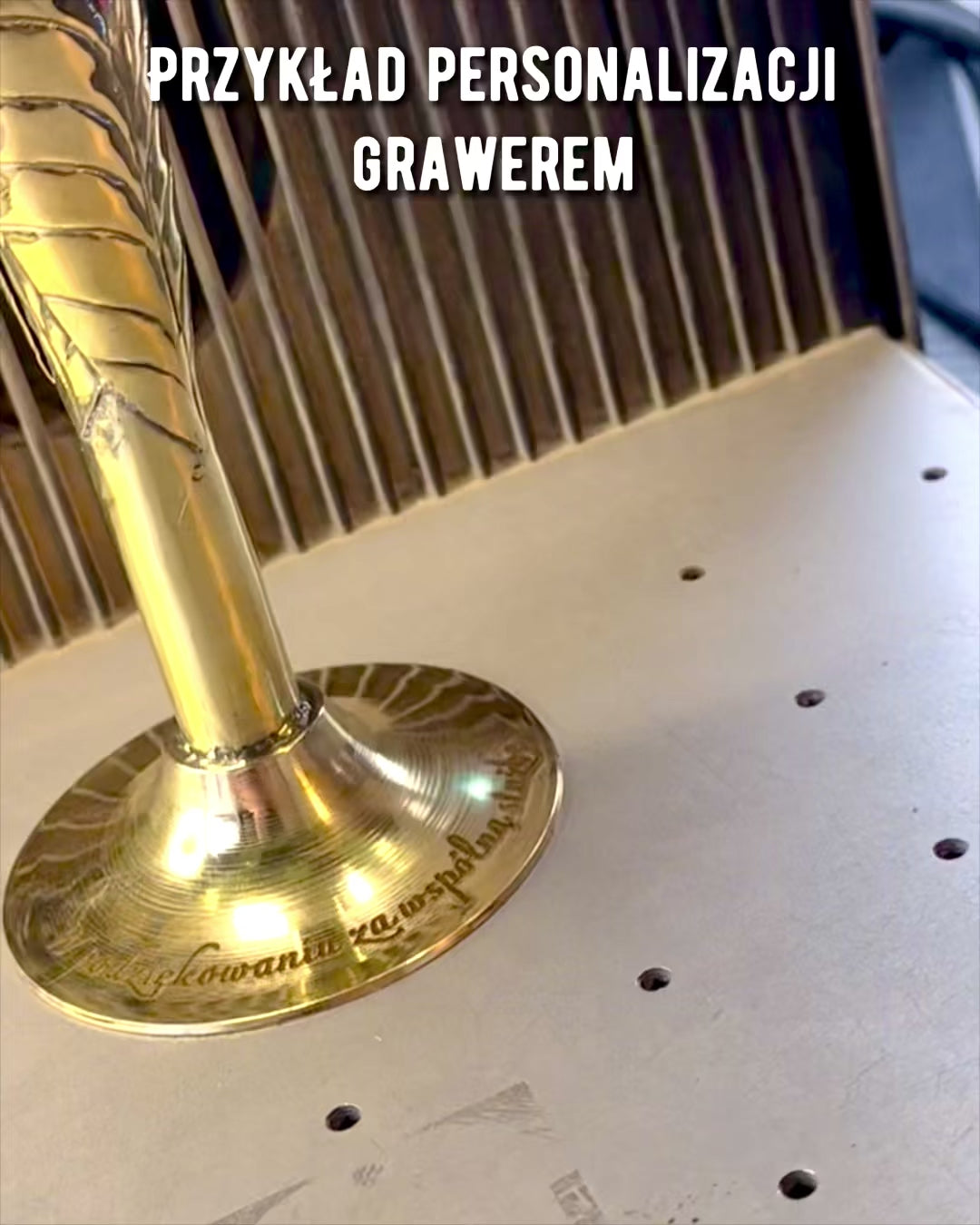 Glas „Geist des Handwerks” aus Büffelhorn und Messing – handgefertigt in Indien, 22 cm, Möglichkeit zur Personalisierung mit Gravur als Geschenk