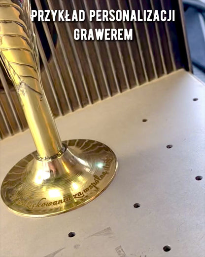 Glas „Geist des Handwerks” aus Büffelhorn und Messing – handgefertigt in Indien, 22 cm, Möglichkeit zur Personalisierung mit Gravur als Geschenk