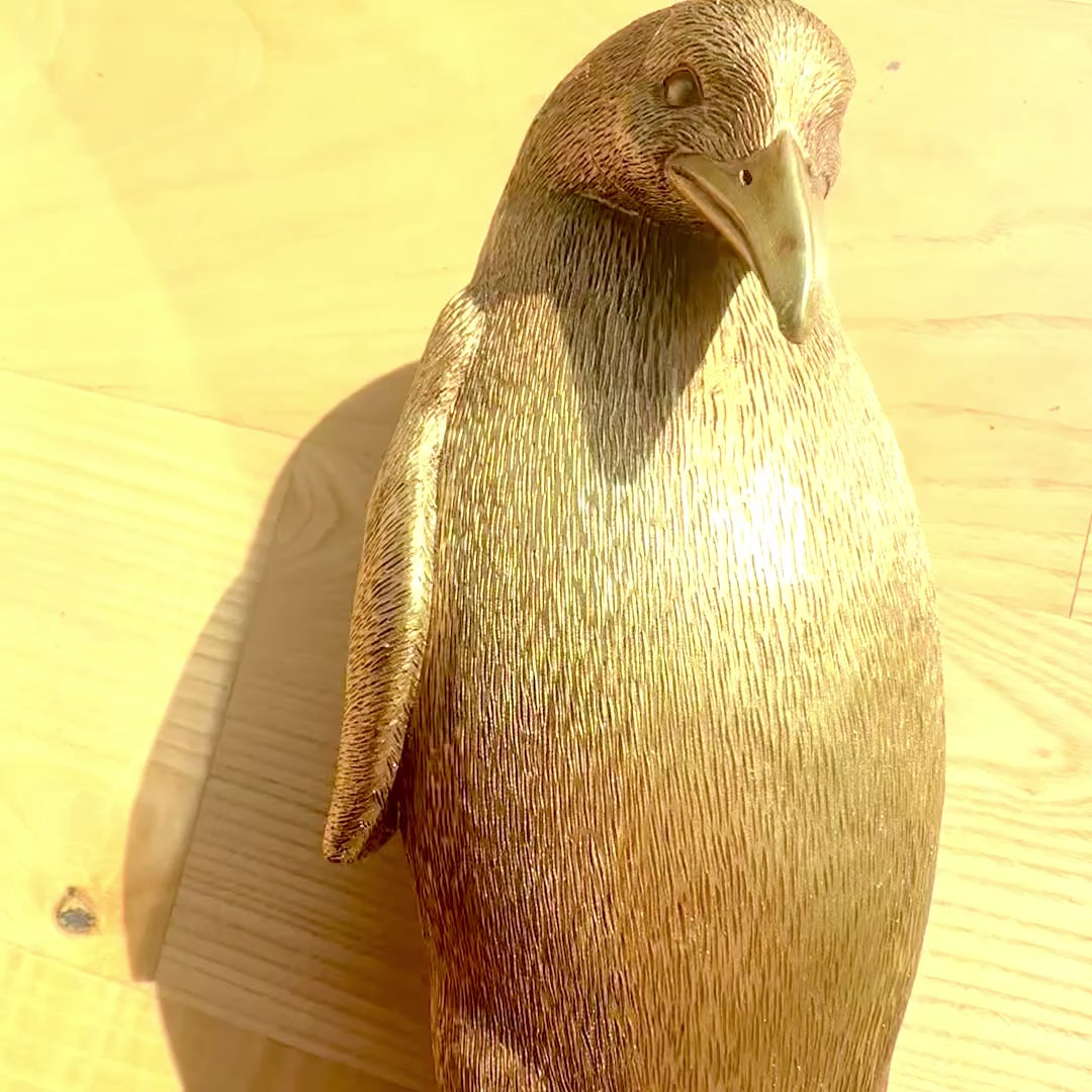 Goldener Pinguin 20,5 cm mit personalisierbarer Gravur – elegante Dekorationsfigur als Geschenk, Glamour-Stil, Art Deco, aus hochwertigem Polyresin gefertigt