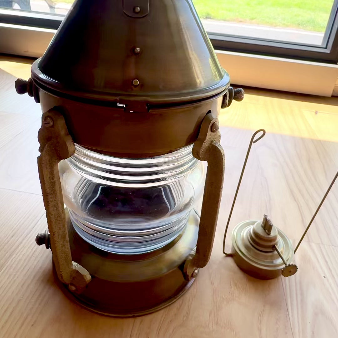 Retro-Seglerlampe aus Metall 34 cm mit der Möglichkeit der Personalisierung durch Gravur in gealtertem Messingfarbton