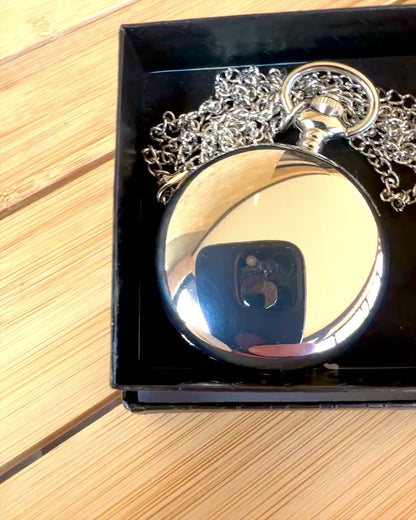 Elegante Taschenuhr "Zeitlose Klassik", silberfarben, mit Gravur personalisierbar als Geschenk