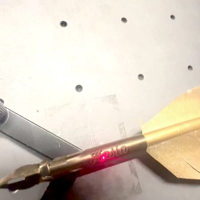 Goldener Gänsefederhalter für Kalligrafie mit personalisierbarer Gravur  