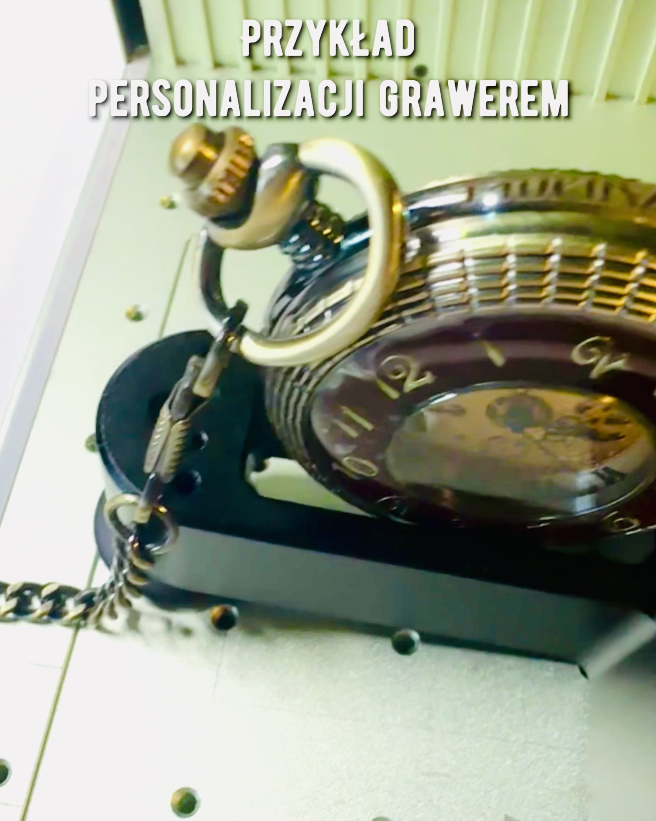 Taschenuhr mit sichtbarem Uhrwerk – Personalisierungsoption durch Gravur