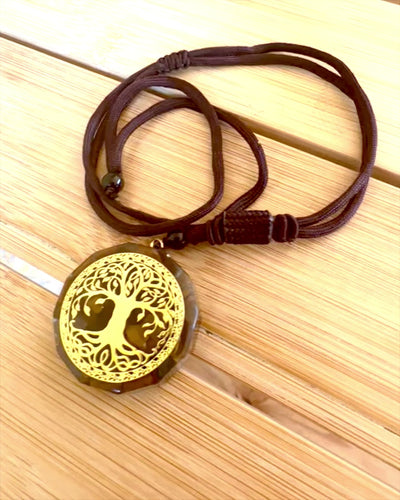 Amulett "Baum des Lebens" mit Tigerauge, Halskette als Geschenk mit personalisierter Gravur
