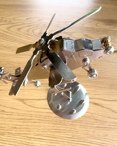 Metallmodell Hubschrauber „SkyRider“ – Verstellbarer Tischständer mit personalisierter Gravur als Geschenk