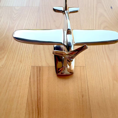 Modell eines einmotorigen Flugzeugs N-0896 aus Aluminium in Silber, 17x14x11 cm