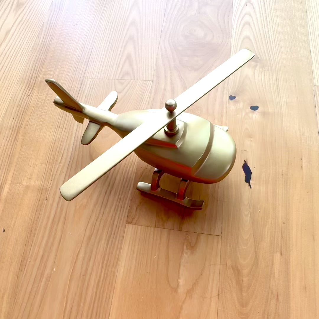 Metallmodell Hubschrauber mit personalisierbarer Gravur – goldfarben, 32 cm