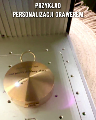 Retro-Navigationskompass – Tragbares und präzises Instrument zur Richtungsbestimmung für Reisende und Entdecker. Gravur, Personalisierung.