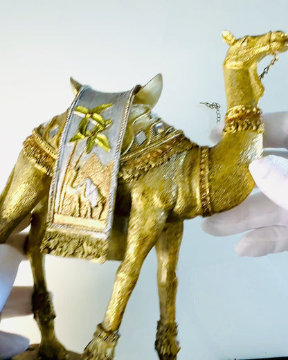 Statuette "Wędrowiec Pustyni" - Dekorativer Kamel aus Harz mit Gravurmöglichkeit