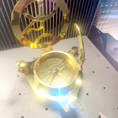 Messingkompass mit Sonnenuhr NC1504