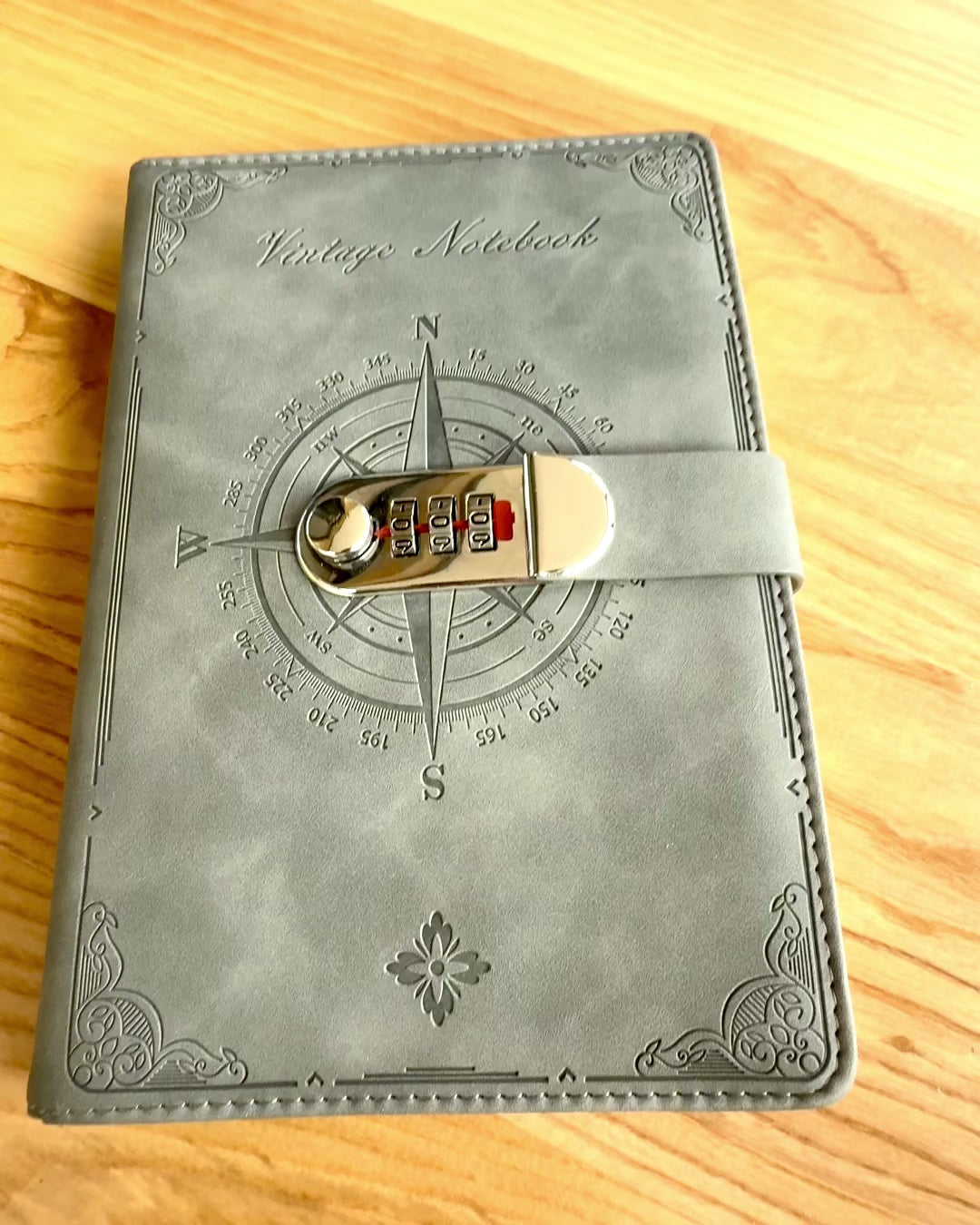 Geheimes Notizbuch A5 Vintage mit Zahlenschloss - Wählen Sie Ihren Stil, Personalisierung mit Gravur als Geschenk