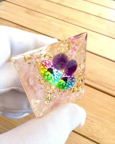 Orgonit-Energiepyramide Energiepyramide „Harmonie des Lichts“ - Kristall, als Geschenk