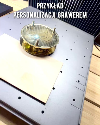 Kapitänekompass „Odkrywca 2“ - Möglichkeit zur Personalisierung mit Gravur als Geschenk, 2 Farbvarianten zur Auswahl