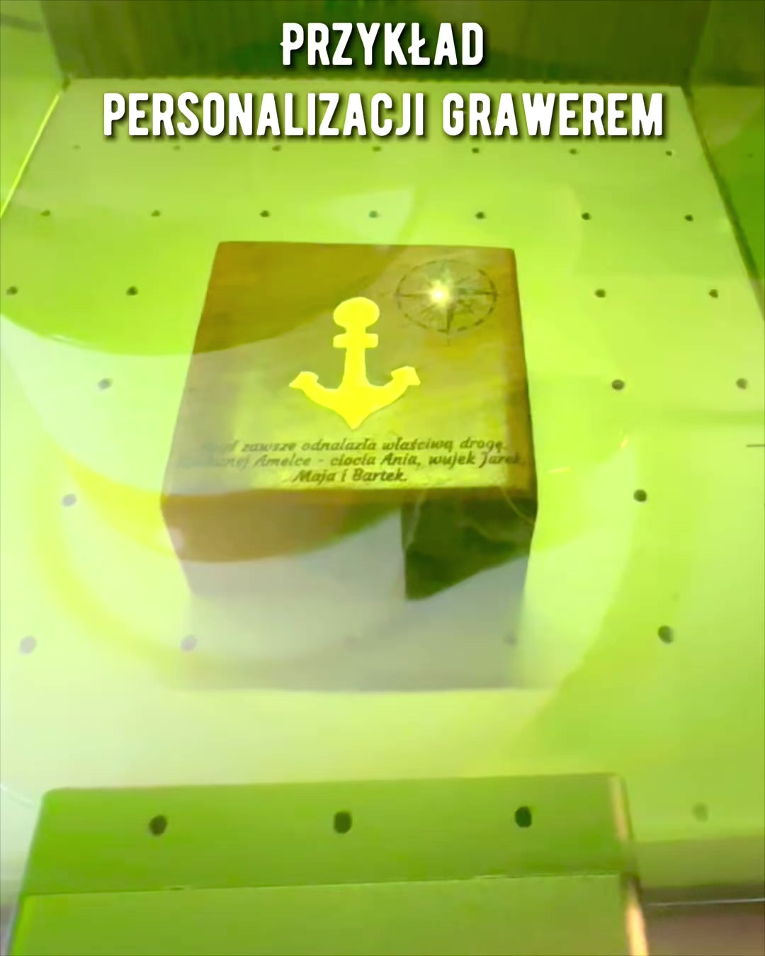 Holzkiste für den kompakten Kompass "Maritime" - Möglichkeit zur Personalisierung mit Gravur