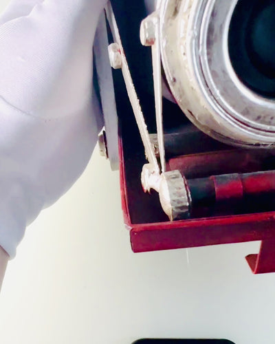 Vintage Vision: Dekorative Retro-Kamera mit Gravuroption