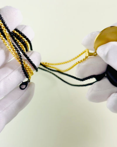 Anhänger "Urban Elegance" – Runder Medaillon aus Edelstahl in Zwei Farben mit Personalisierungsmöglichkeit