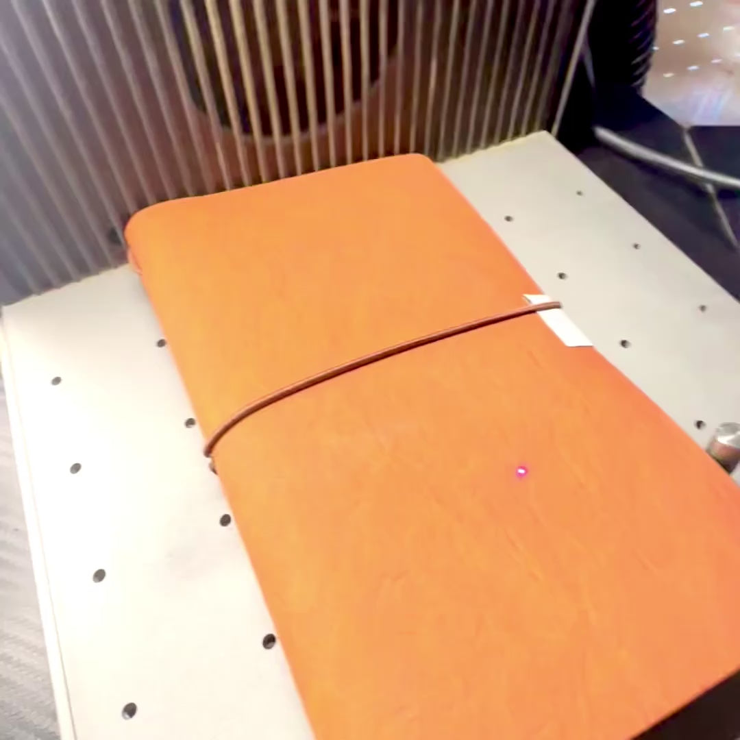 Leder-Reisetagebuch mit personalisierter Gravur  