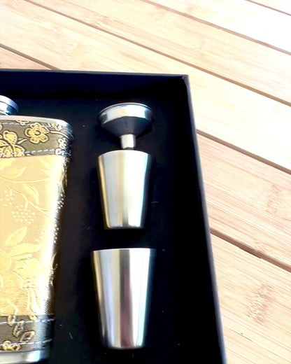 Elegante Flachmann "Golden Rose" mit Gläserset, personalisiert mit Gravur als Geschenk