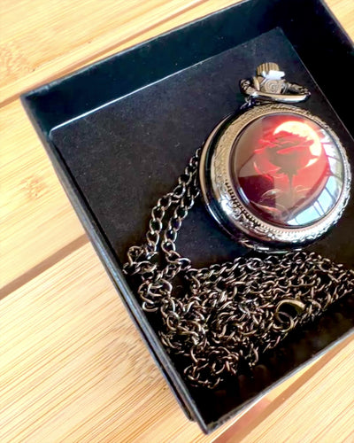 Taschenuhr Nachtrose, Möglichkeit zur Personalisierung mit Gravur als Geschenk