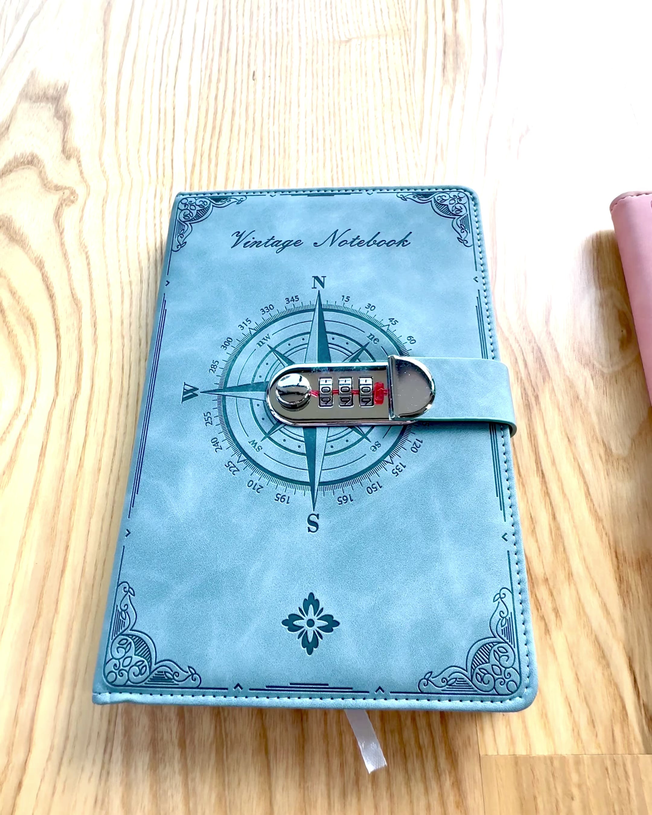 Geheimes Notizbuch A5 Vintage mit Zahlenschloss - Wählen Sie Ihren Stil, Personalisierung mit Gravur als Geschenk