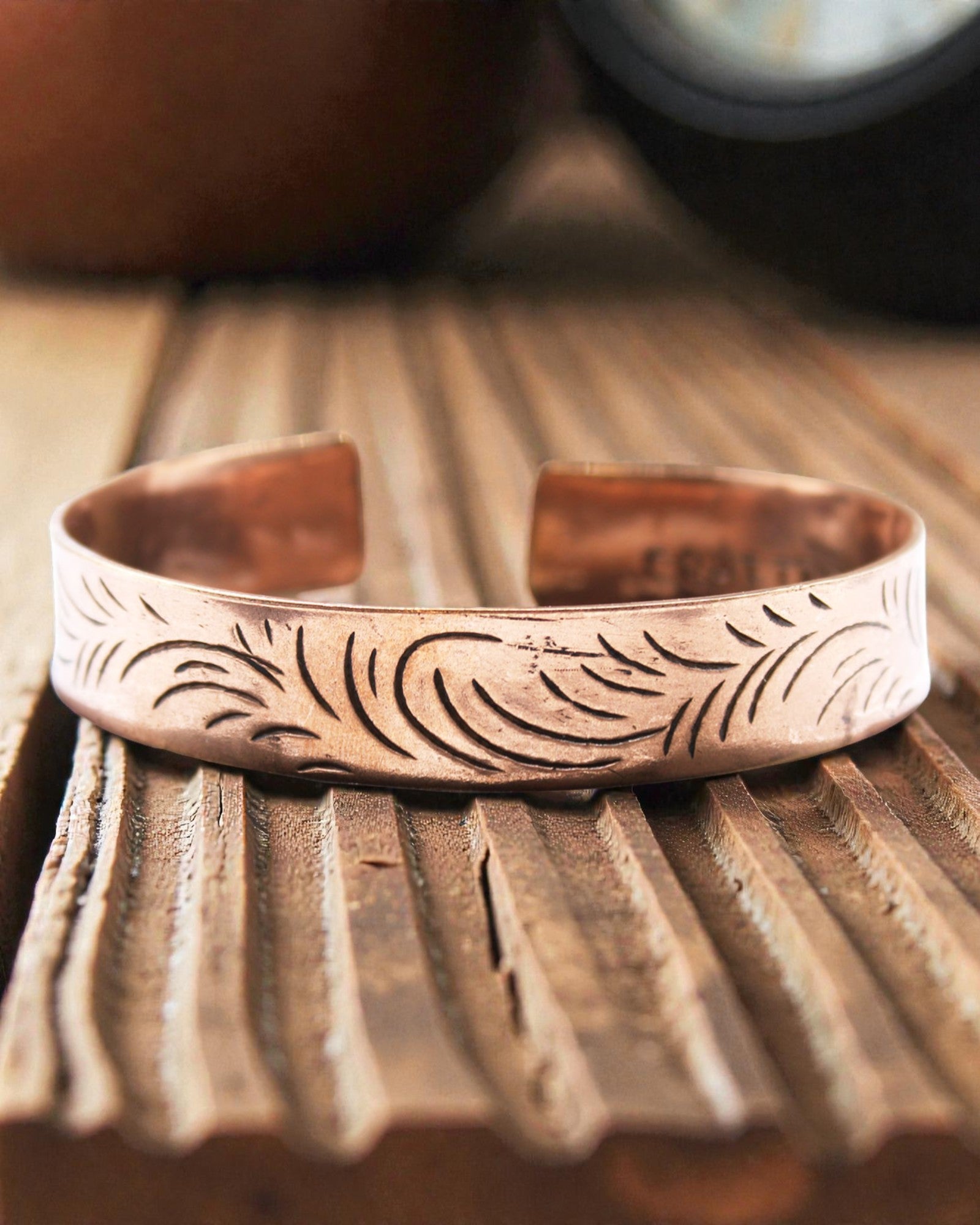 Tibetisches Kupferarmband Tribal Flow – Breite Windungen